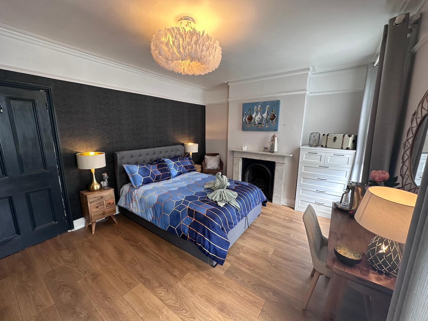 Large Bedroom In Beautiful House Londyn Zewnętrze zdjęcie